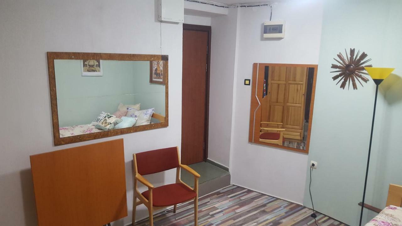 Appartamento Modern And Old Base Sofia Esterno foto